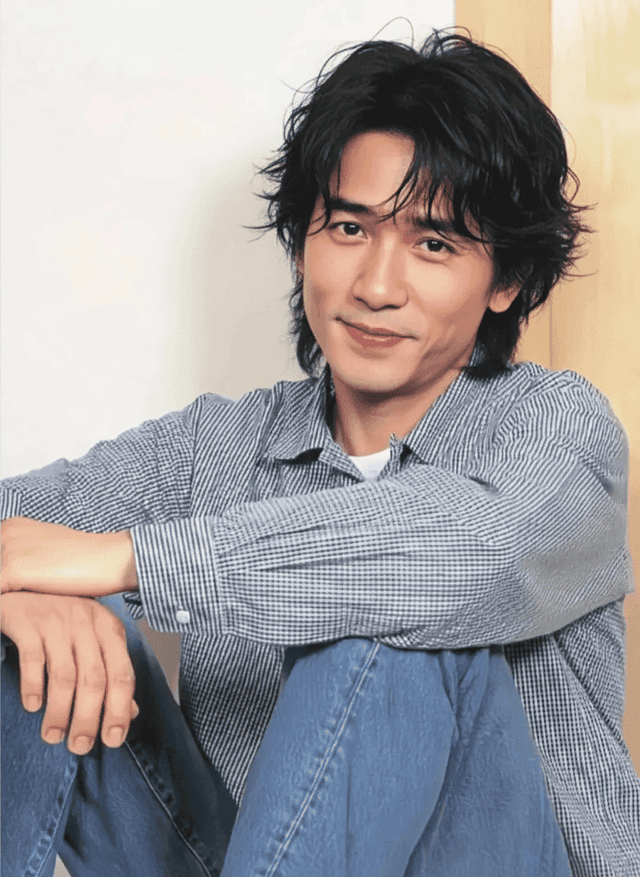 Mid-length messy style